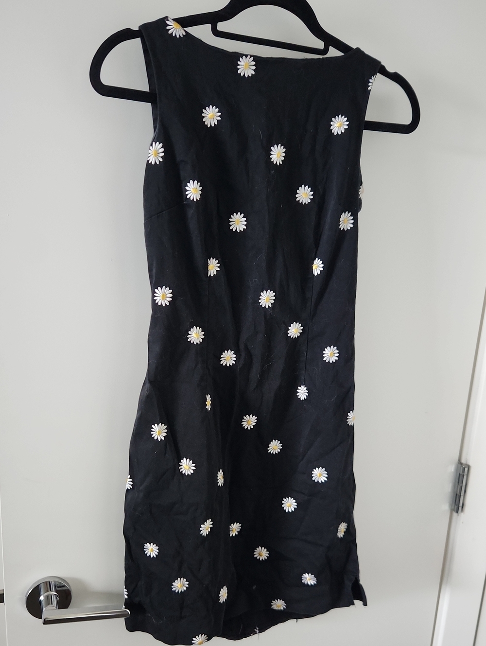 Amanda Smith Petite Daisy Embroidered Sleeveless Dress